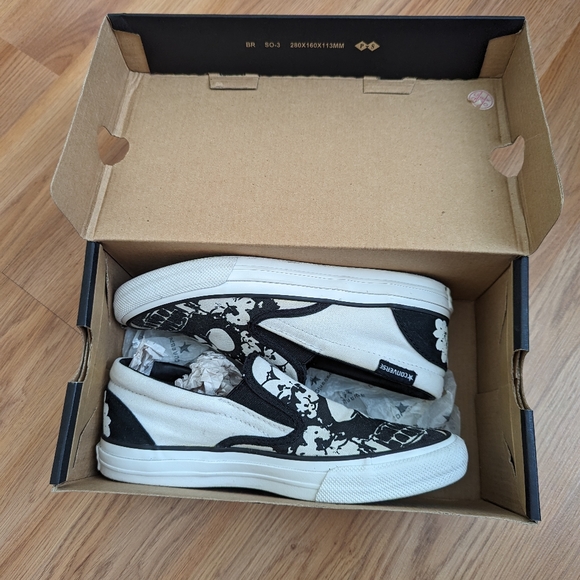 Converse Van Style Skull Graphic Shoe Size 7.5 Women's/ 6 Men's - Picture 8 of 13